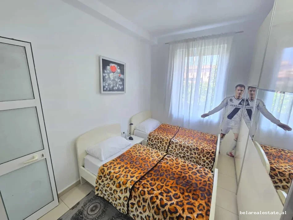 Tirane, shitet apartament 1+1 , 40 m² 160.000 € (Bulevardi Bajram Curri)
