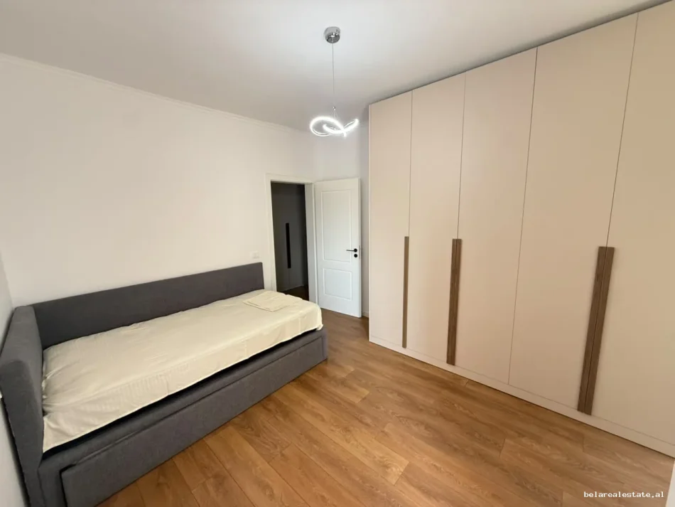 Tirane, jepet me qera apartament 2+1+Ballkon Kati 4, 95 m² 730 € (Rruga e Dibres)
