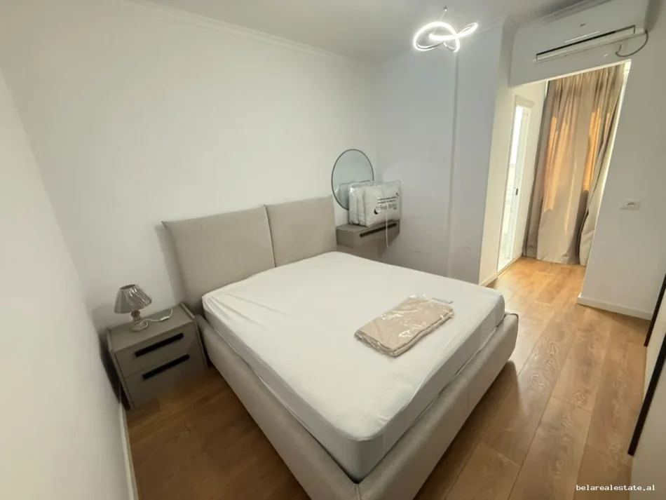 Tirane, jepet me qera apartament 2+1+Ballkon Kati 4, 95 m² 730 € (Rruga e Dibres)