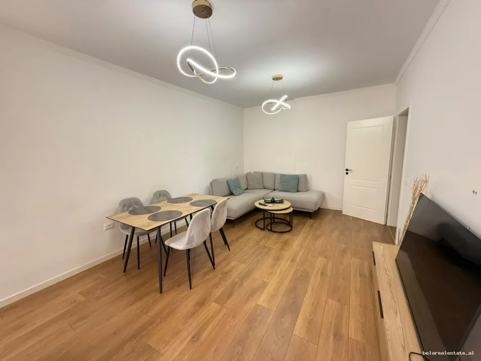 Tirane, jepet me qera apartament 2+1+Ballkon Kati 4, 95 m² 730 € (Rruga e Dibres)