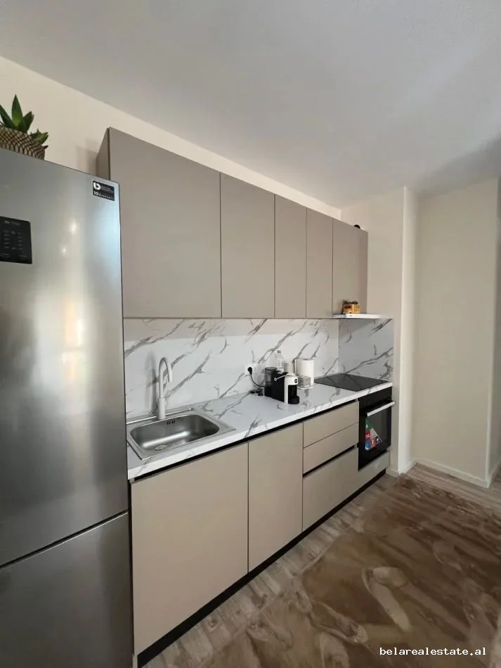 Tirane, jepet me qera apartament 1+1+Ballkon Kati 1, 67 m² 750 € (Ali Demi)