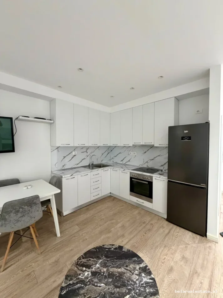 Tirane, jepet me qera apartament 2+1+Ballkon Kati 3, 70 m² 700 € (Don Bosko)