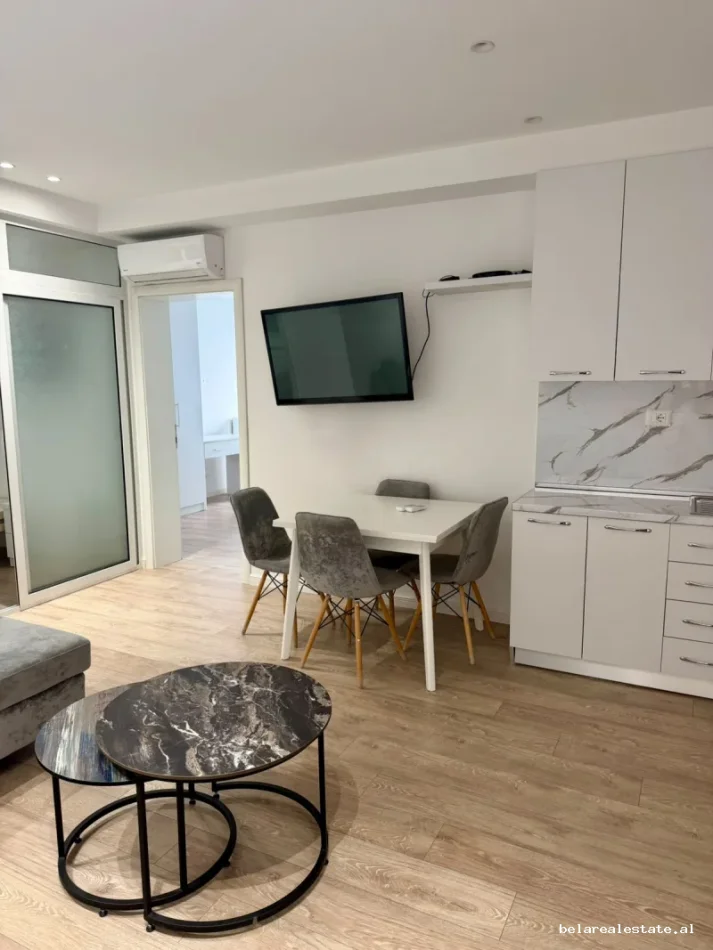 Tirane, jepet me qera apartament 2+1+Ballkon Kati 3, 70 m² 700 € (Don Bosko)