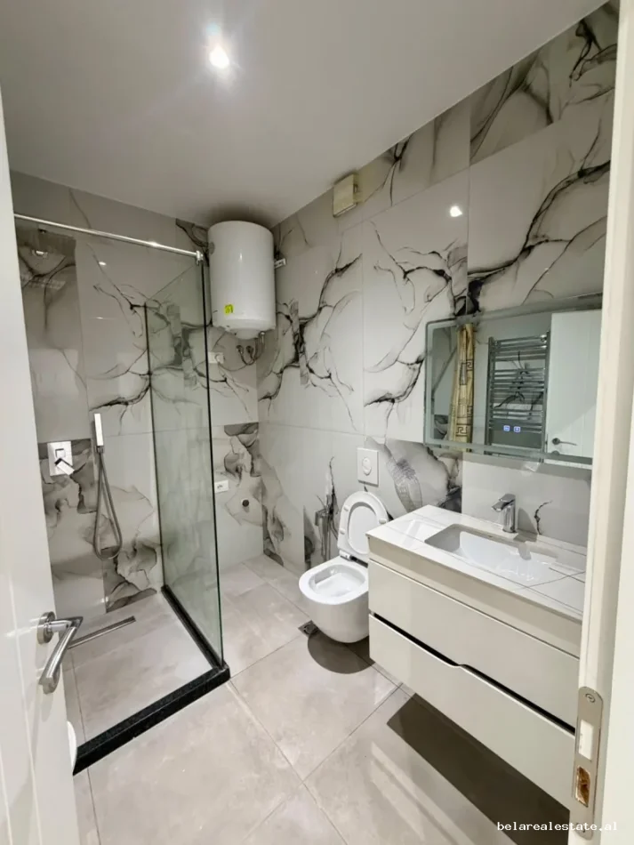 Tirane, jepet me qera apartament 2+1+Ballkon Kati 3, 70 m² 700 € (Don Bosko)