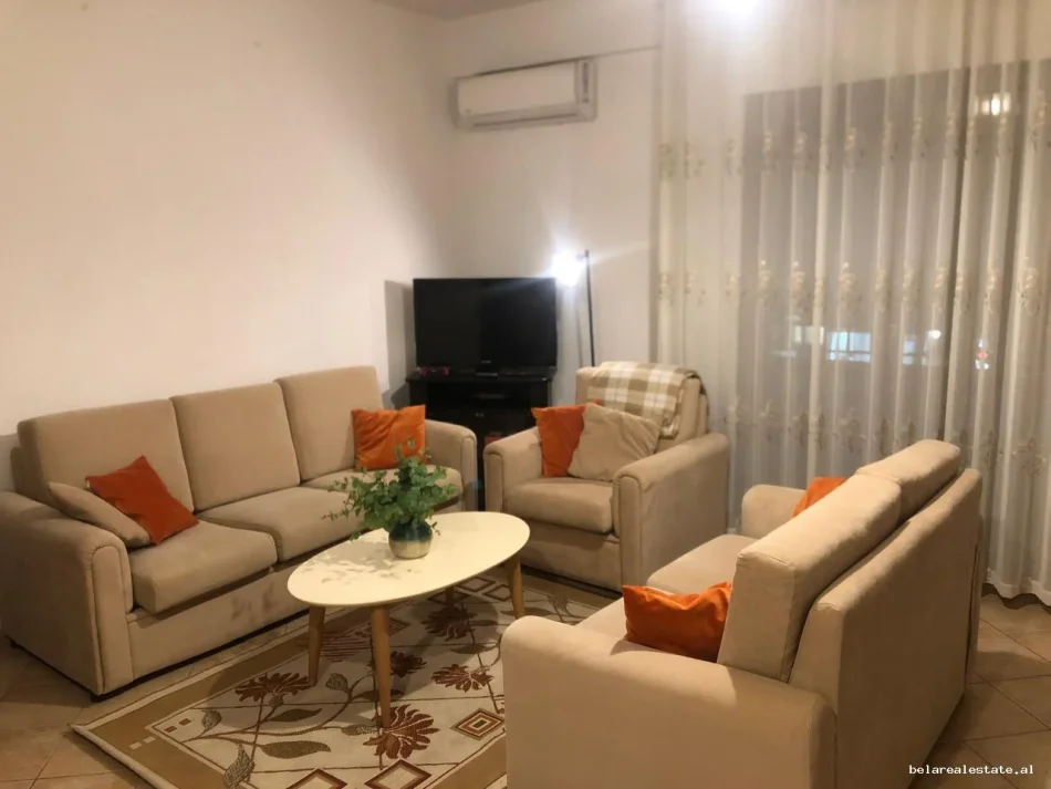 Tirane, jepet me qera apartament 1+1+Ballkon Kati 2, 70 m² 540 € (komuna e parisit)