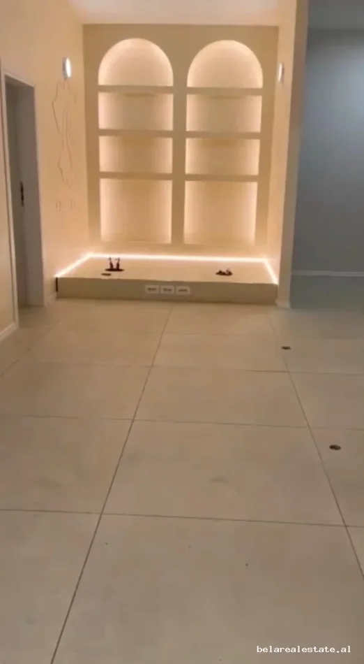 Tirane, jepet me qera dyqan Kati 0, 80 m² 600 € (Ish Nisharaku)