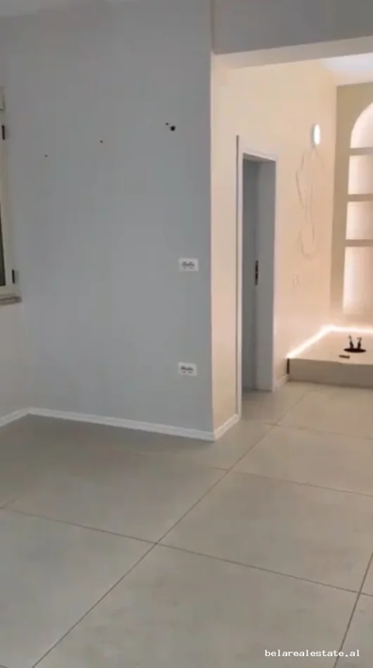 Tirane, jepet me qera dyqan Kati 0, 80 m² 600 € (Ish Nisharaku)