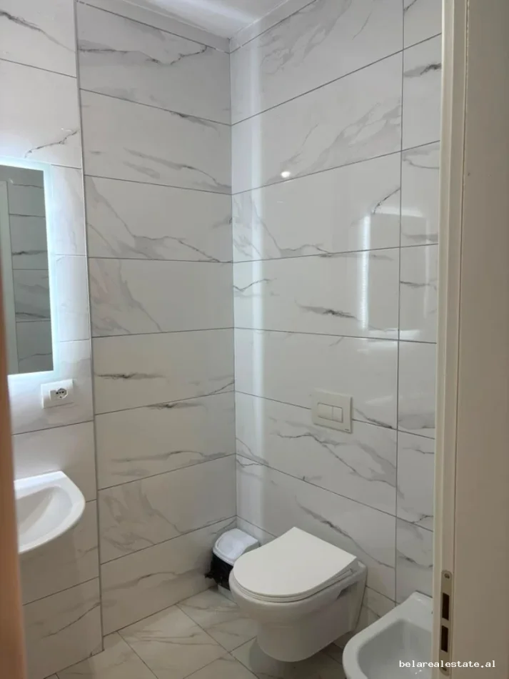 Tirane, jepet me qera apartament 2+1+Ballkon Kati 1, 110 m² 750 € (yzberisht)