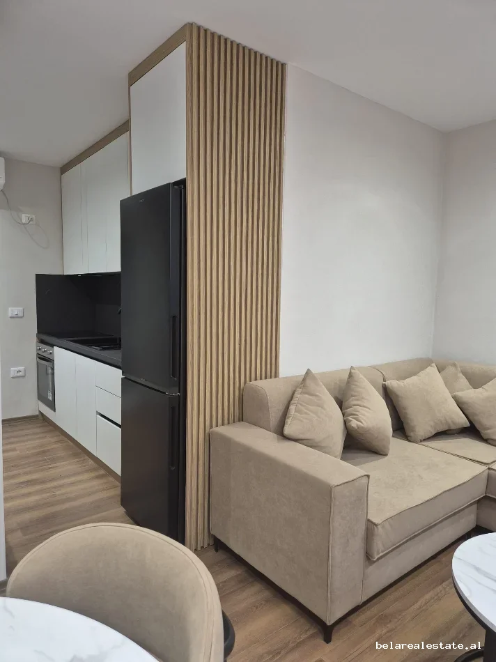 Tirane, jepet me qera apartament 1+1+Ballkon Kati 7, 60 m² 590 € (Rruga e Dibres)
