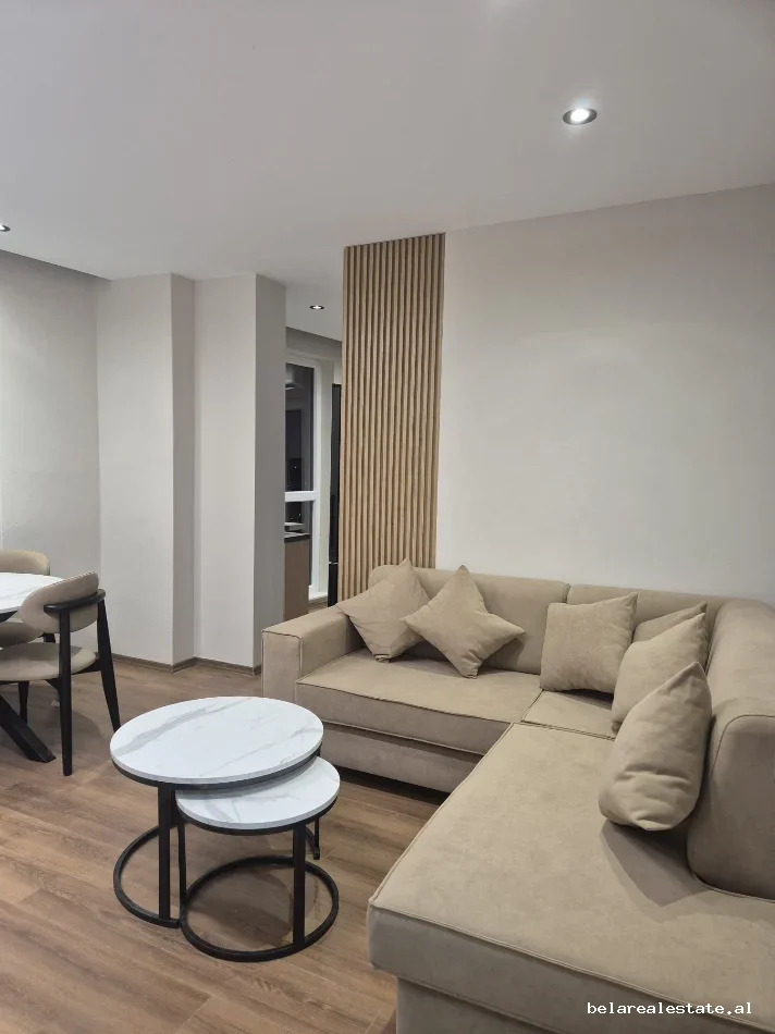 Tirane, jepet me qera apartament 1+1+Ballkon Kati 7, 60 m² 590 € (Rruga e Dibres)