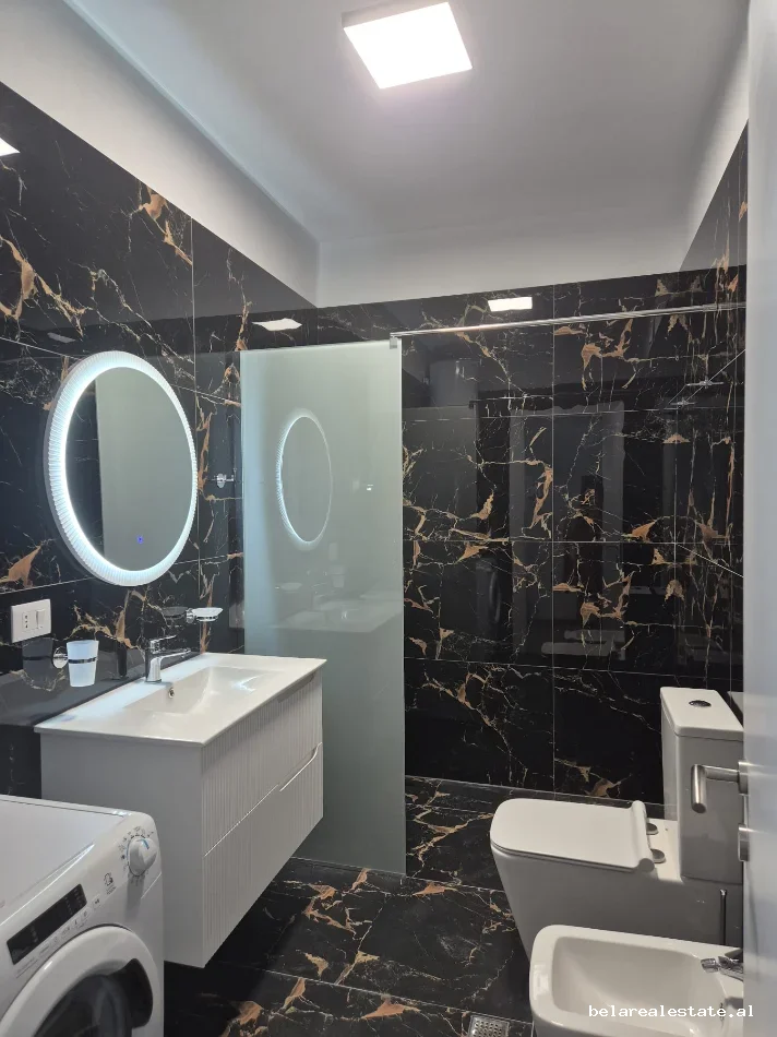 Tirane, jepet me qera apartament 1+1+Ballkon Kati 7, 60 m² 590 € (Rruga e Dibres)