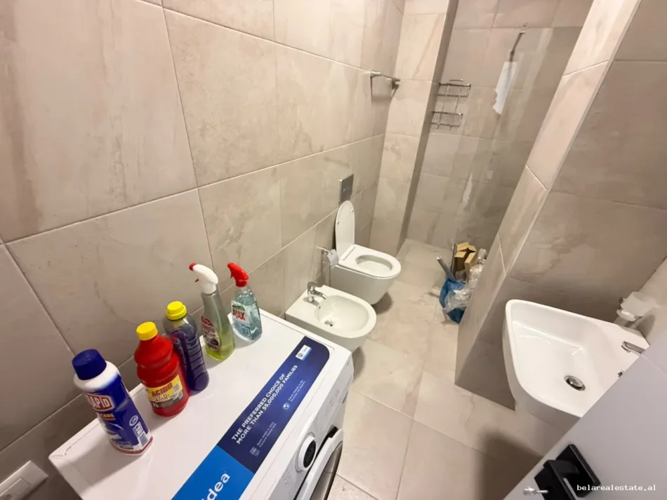 Tirane, jepet me qera apartament 1+1 Kati 8, 65 m² 640 € (Dritan Hoxha)