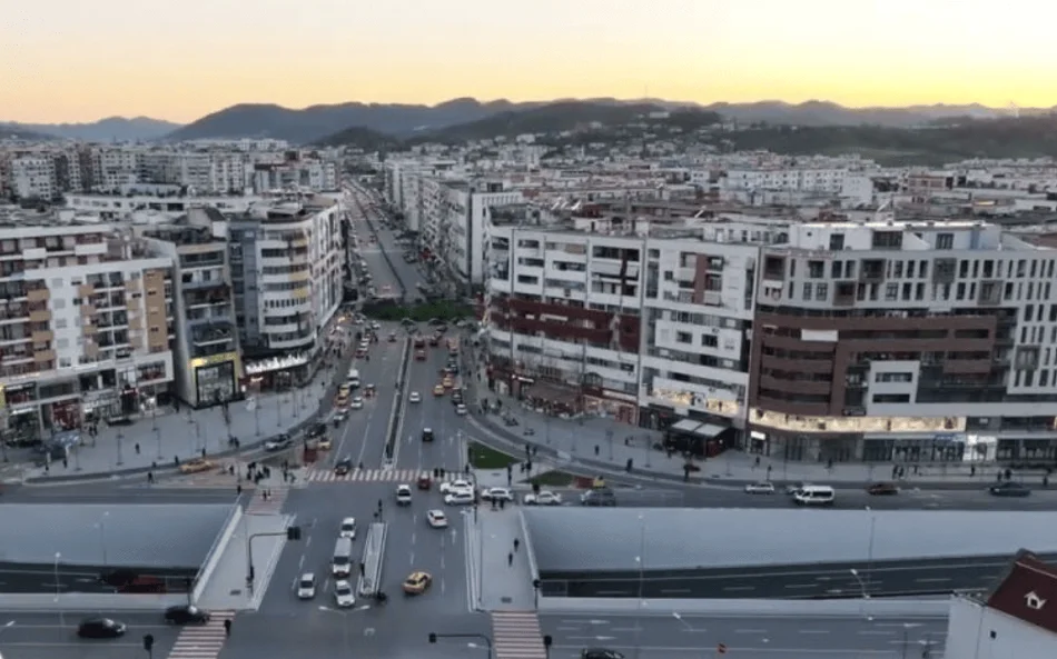 Jepet me qira ambient biznesi, 1400€ , Astir, prane Unazes