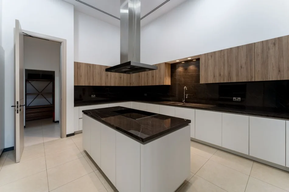 Tirane, shitet Vile 5+1+Ballkon , 800 m² 10.000.000 € 
