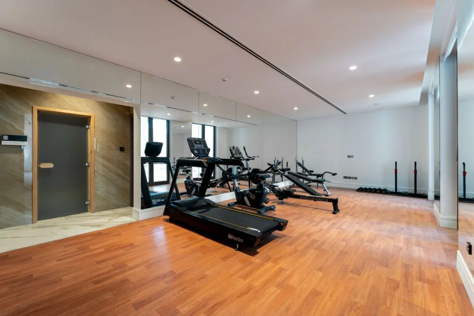 Tirane, shitet Vile 5+1+Ballkon , 800 m² 10.000.000 € 