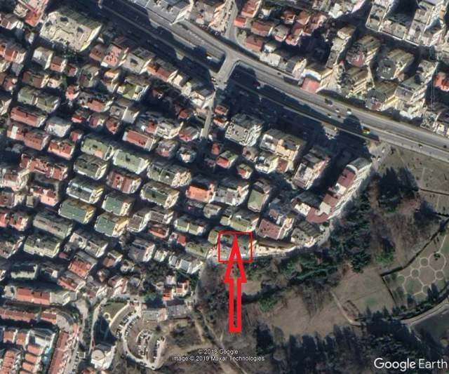 Tirane, Shitet Bodrum 225 m² dhe 2 Njesi 127.6 m² & 31.3 m², Cmimi Referues 42.000.000 Leke (Prane Kopshtit Botanik)
