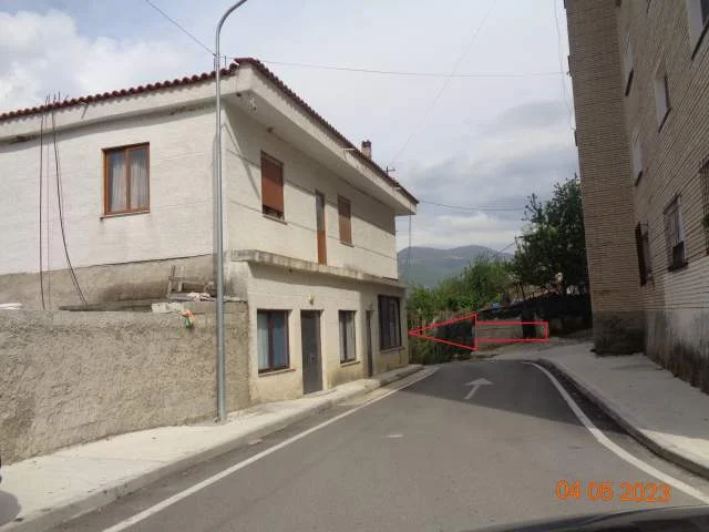 Tirane, Shitet Truall 62 m² + Ndertese 62 m², Cmimi Fillestar 1,052.579 Leke