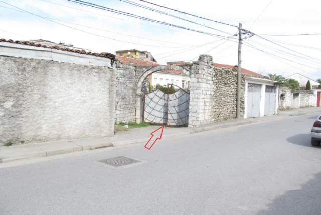 Shkoder, Shiten 2 Troje 55.5 m² & 41 m² dhe Ndertese 62 m², 2.880.000 Leke (Lagjia "Vojo Kushi")