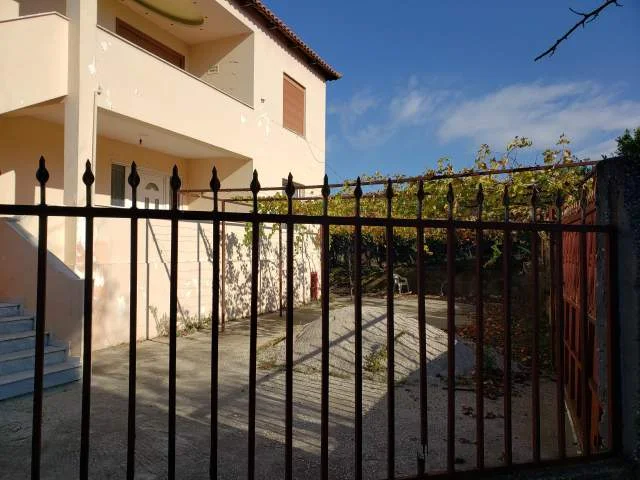 Fier, Varibop Shitet Truall 250 m² dhe Ndertese 200 m² me siperfaqe totale 812 m², Cmimi Fillestar 4,316,948 Leke