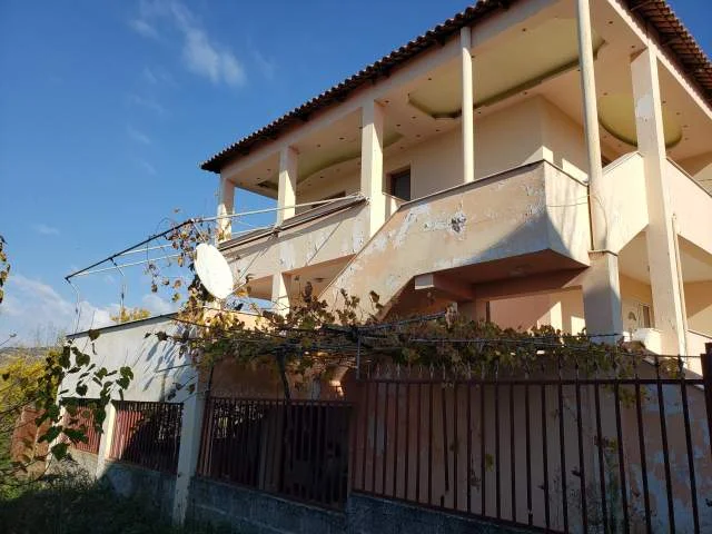 Fier, Varibop Shitet Truall 250 m² dhe Ndertese 200 m² me siperfaqe totale 812 m², Cmimi Fillestar 4,316,948 Leke