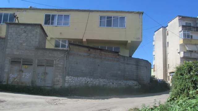 Fier, Shitet Truall 782 m² dhe Ndertese 3 kate 1,219 m², Cmimi Fillestar 35,930,240 Leke