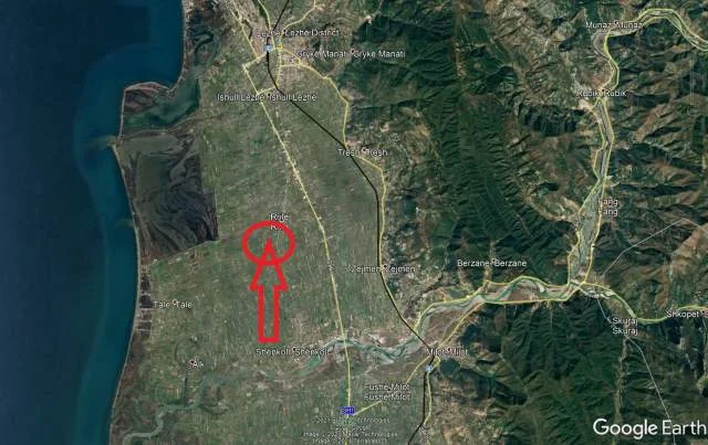 Lezhe, Shitet Toke Are, Truall dhe Ndertese, Cmimi Fillestar 7,600,000 Leke (Barbelloje)