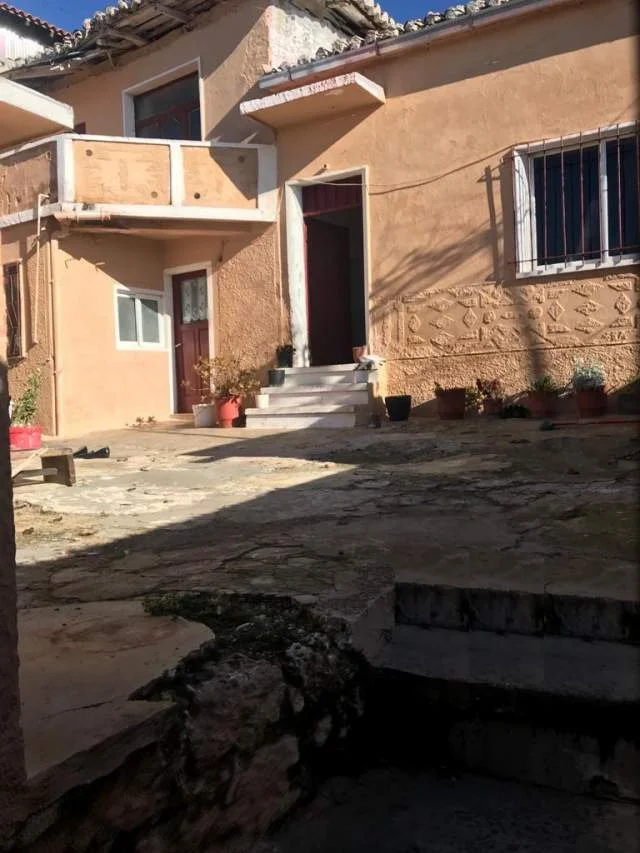 Kruje, Shitet Truall 182 m² dhe Ndertese 2 kate 85 m², Cmimi Fillestar 1,944,000 Leke (Lagjia nr. 4)