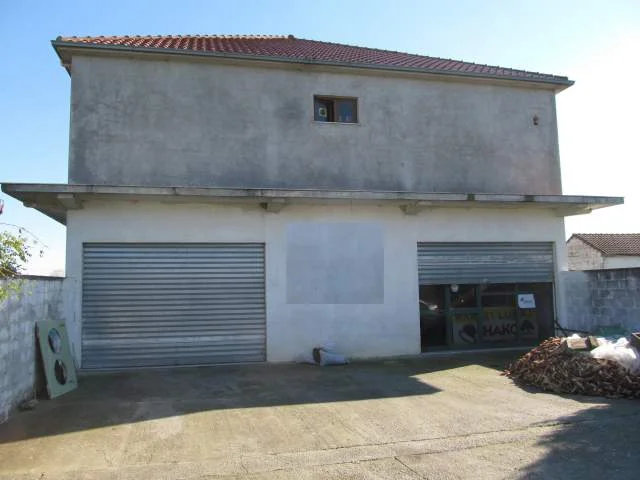 Shkoder, Dajc Shitet Truall 200 m² dhe Ndertese 121 m² me siperfaqe totale 7.350 m², Cmimi Fillestar 5,760,000 Leke