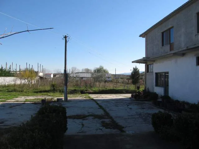 Shkoder, Dajc Shitet Truall 200 m² dhe Ndertese 121 m² me siperfaqe totale 7.350 m², Cmimi Fillestar 5,760,000 Leke
