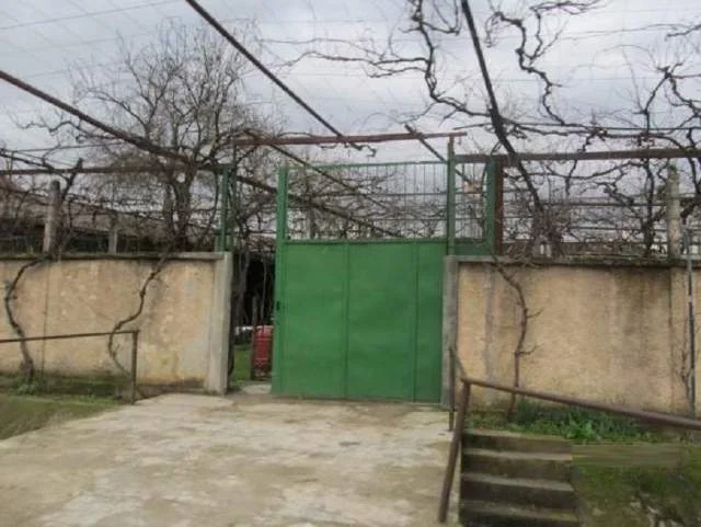 Kruje, Shitet Toke Are + Truall + Ndertese, Cmimi Fillestar 5,040,000 Leke (Tapize)