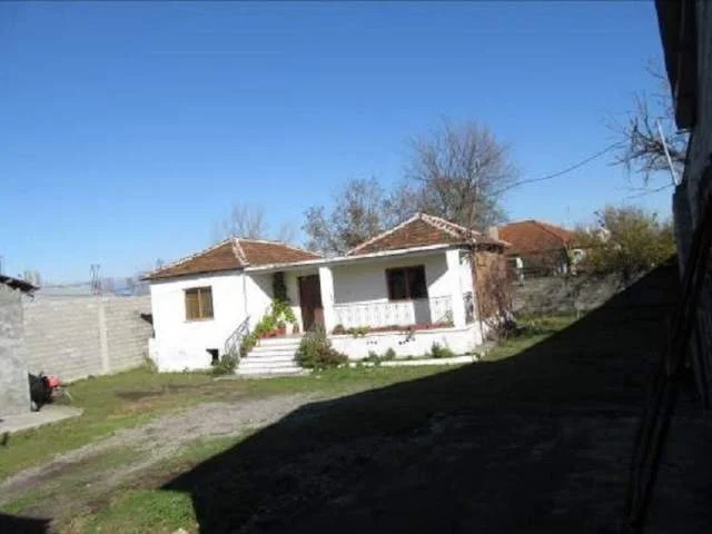 Shkoder, Trush Shitet Truall 200 m² dhe Ndertese 110 m², Cmimi Fillestar 2.688.000 Leke