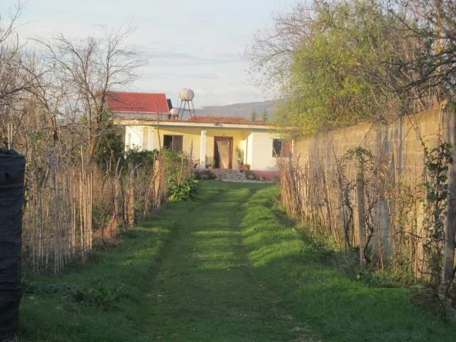 Kruje, Shitet Toke Are + Truall + Ndertese, Cmimi Fillestar 5,458,963 Leke (Nikel)