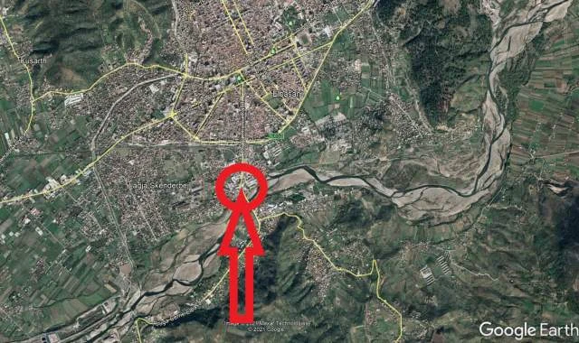 Shitet Truall 537 m2 dhe Ndërtesë 3-kate 190.15 m², Cmimi Fillestar 19.200.000 Leke (Lagjja “Shen Kolli”, pranë ish-fabrikës së bukës Elbasan)