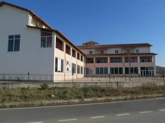 Shitet Truall dhe Ndertese tre kateshe, Cmimi Fillestar 27,253,800 Leke, (Shperdhet, Mamurras)