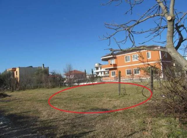 Tirane, Kamez Shitet Toke Are 1.400 m², Cmimi Fillestar 2.352.000 Leke