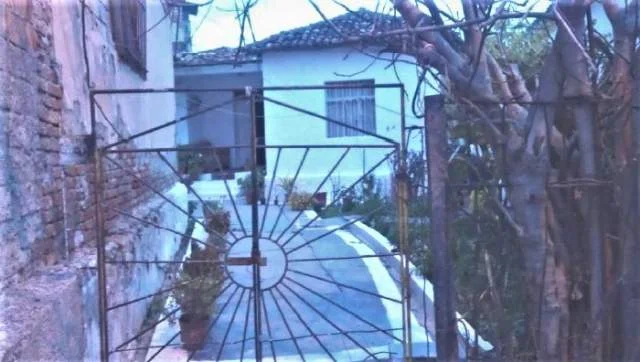 Peqin, Shitet Ndertese 99 m², Cmimi Referues 2.200.000 Leke (Lagja Xhami)