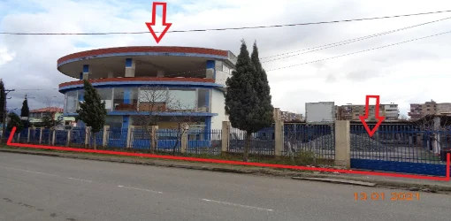 Burrel Shitet Truall 1,600 m2 + Ndërtesë 3 Kate 506 m2, Cmimi Fillestar 69.906.464 Leke (Lagja “Drita”, Burrel)