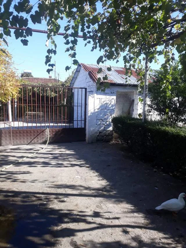 Shkoder, Barbullush Shitet Truall 200 m² dhe Ndertese 130 m² me siperfaqe totale 728 m², Cmimi Fillestar 2.016.000 Leke