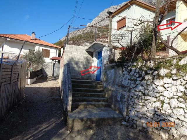 Kruje, Shitet Truall + Ndërtesë 2 Kate, Cmimi Fillestar 6,551,010 Leke (Lagja Nr.1)