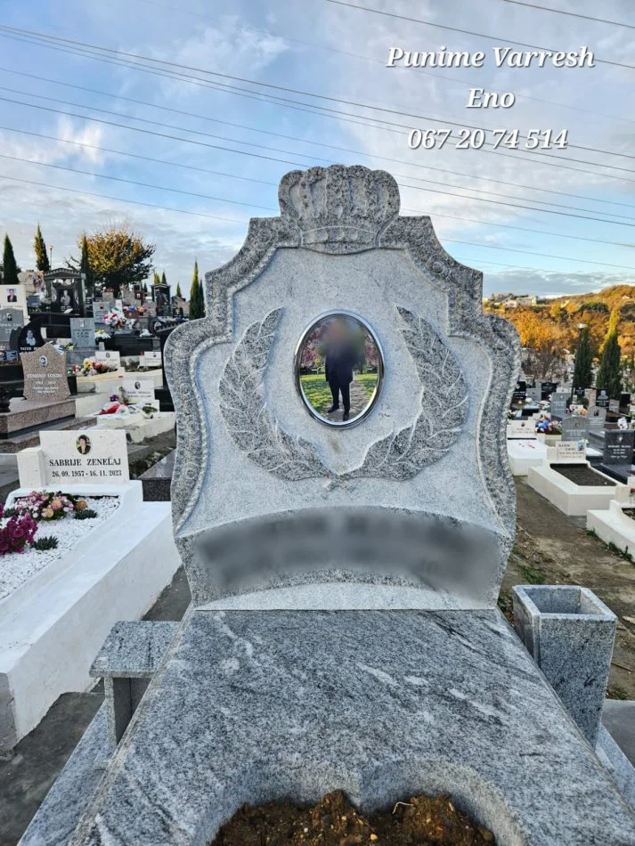 Tirane, ofroj Punime Varresh Graniti - Kurore e punuar me skulptore