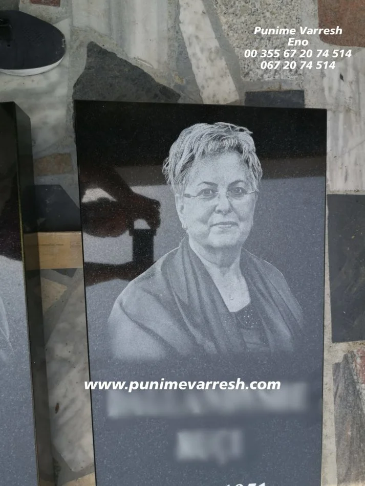 Tirane, ofroj Punime varresh me pikture ne granit