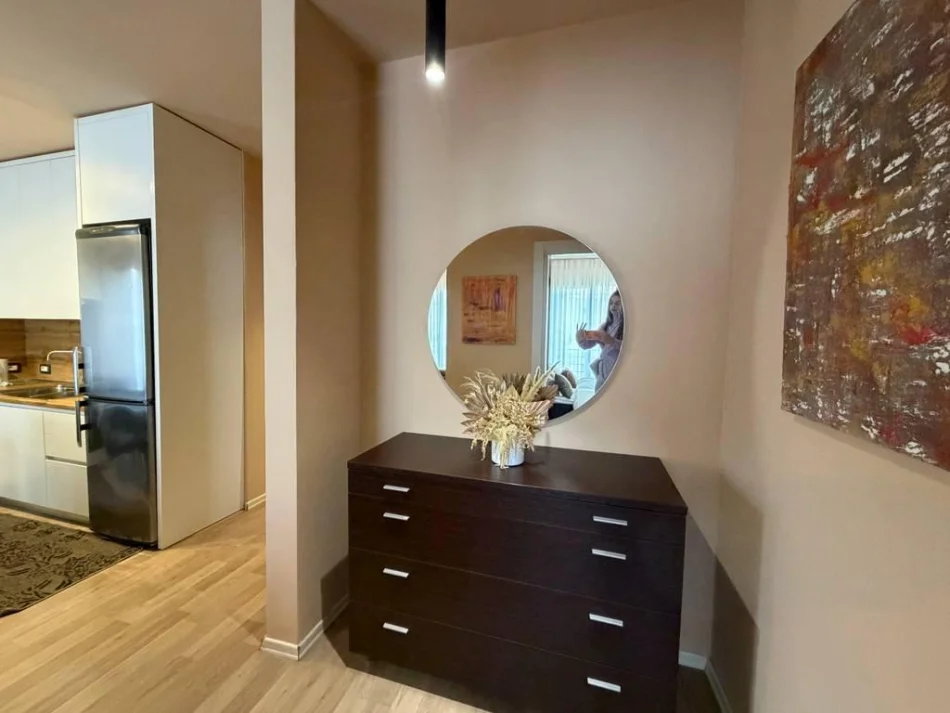 Tirane, jepet me qera apartament 1+1, Kati 5 (Me ashensor) 72 m² 700 € (Rruga Hysen Dalliu)