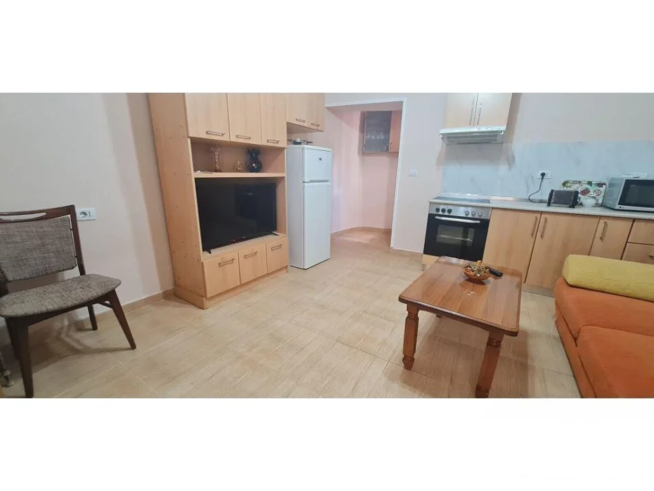 jepet me qera Vile 1+1 Kati 1, 56 m² 350 € (Rruga Hajdar Hidi)