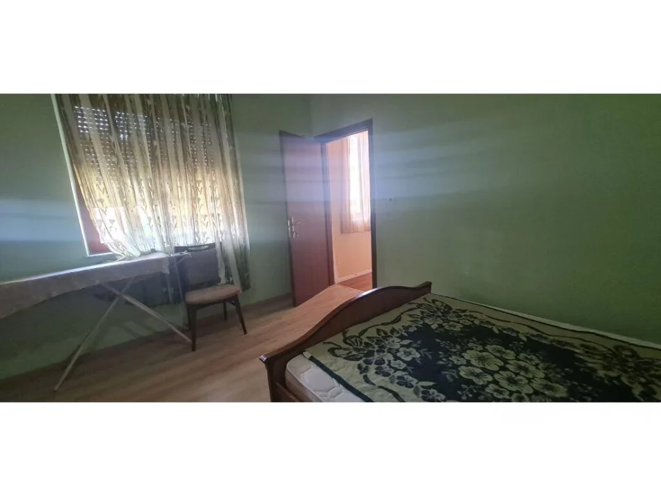 jepet me qera Vile 1+1 Kati 1, 56 m² 350 € (Rruga Hajdar Hidi)