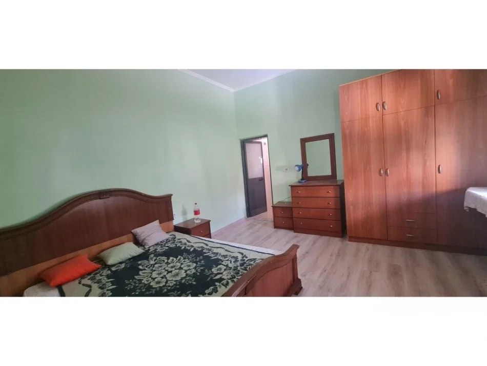 jepet me qera Vile 1+1 Kati 1, 56 m² 350 € (Rruga Hajdar Hidi)