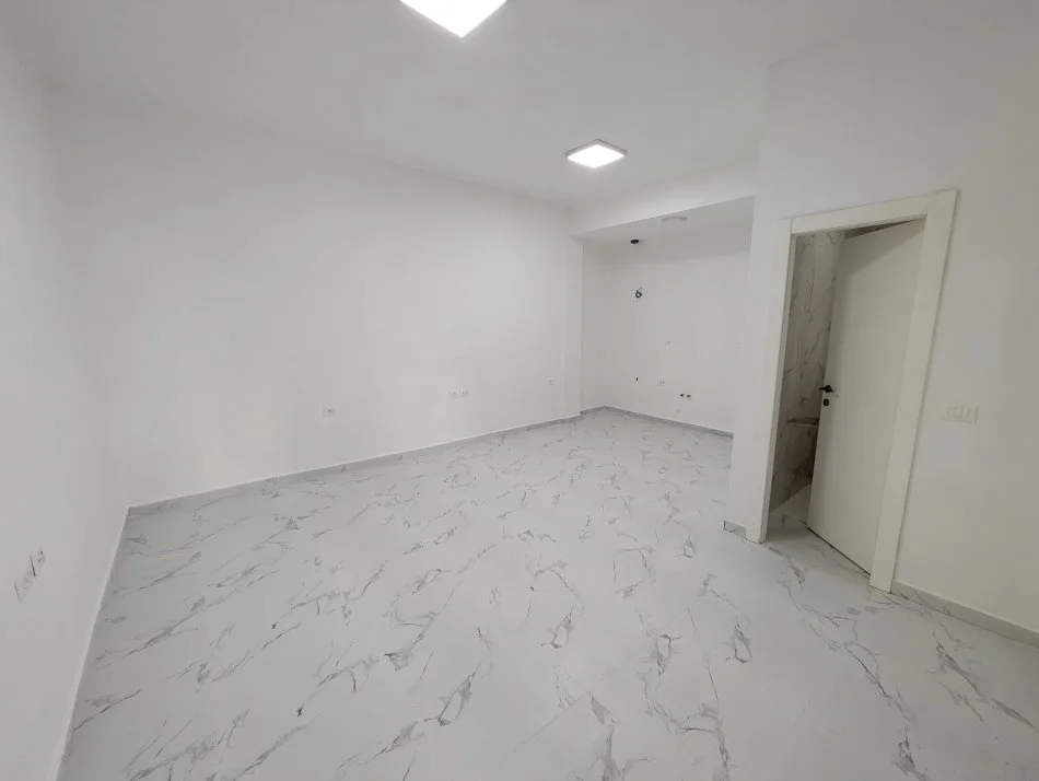 Tirane, Apartament 2+1 + Njesi bosh me qira  Kati 2, 95 m² 800 € (Ibrahim Rrugova)