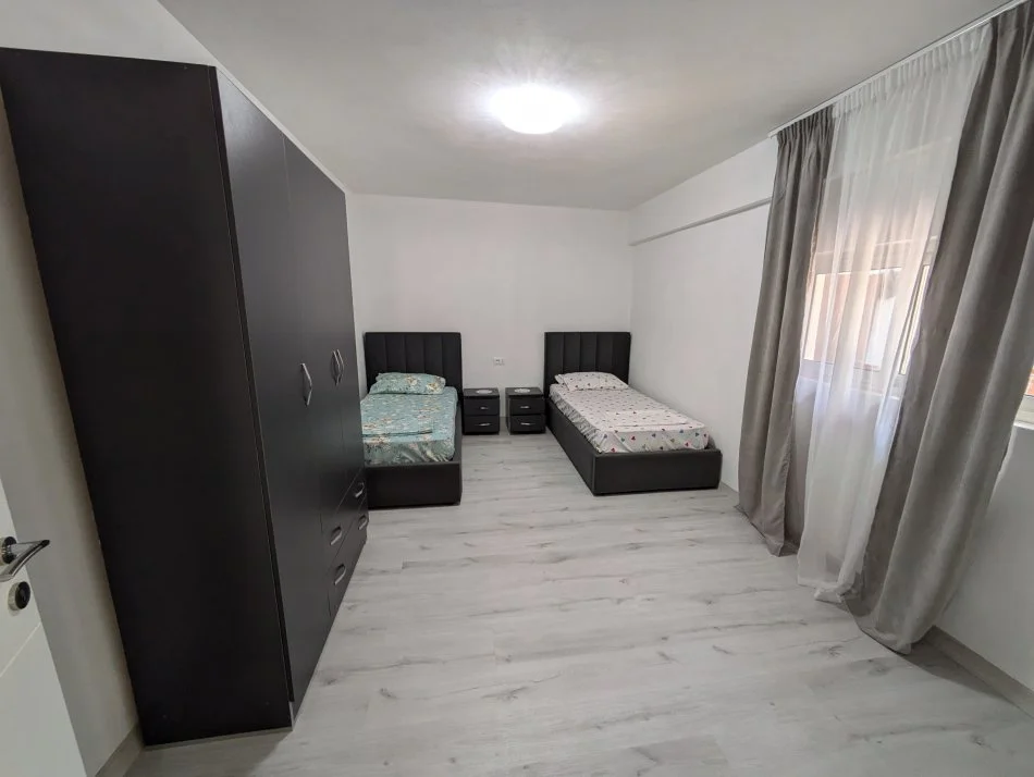 Tirane, Apartament 2+1 + Njesi bosh me qira  Kati 2, 95 m² 800 € (Ibrahim Rrugova)