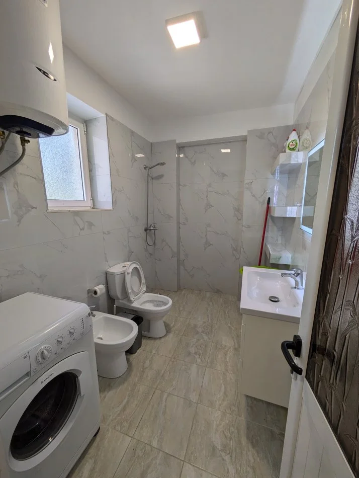 Tirane, Apartament 2+1 + Njesi bosh me qira  Kati 2, 95 m² 800 € (Ibrahim Rrugova)