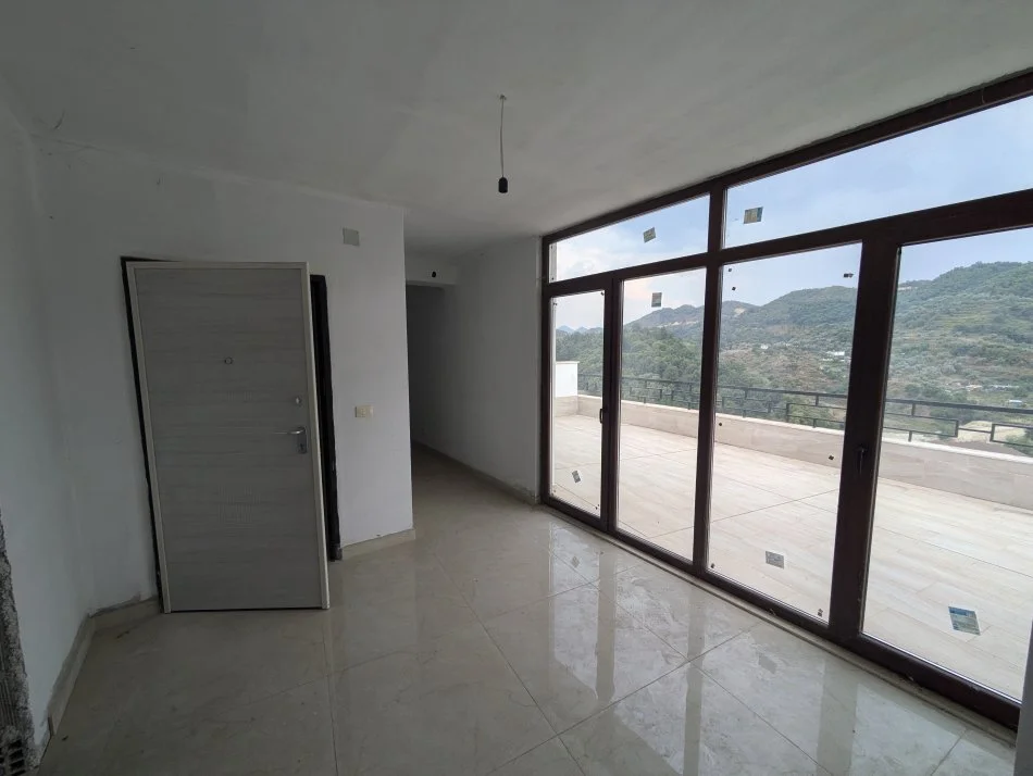 Tirane,  Dy apartamente Dublex + poste parkimi per shitje ( Kopshti Botanik)