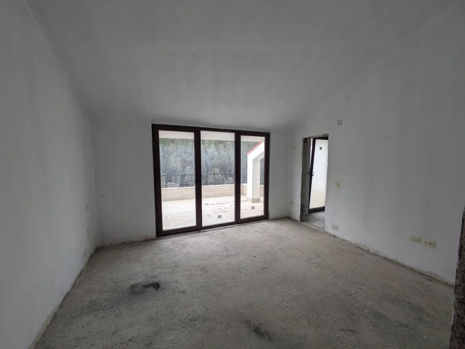 Tirane,  Dy apartamente Dublex + poste parkimi per shitje ( Kopshti Botanik)